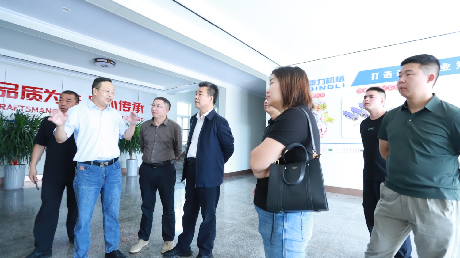 貴州省農業廳領導專家及企業家來我公司共同探討養殖業轉型發展之路